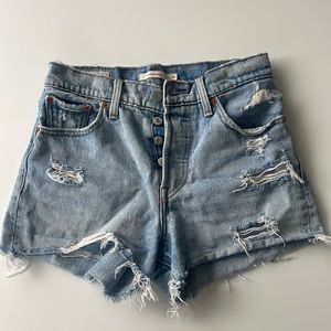 Wedgie Levi Shorts - Light denim